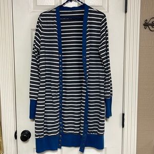 Cardigan size 2XL. I’ve included pictures with measurements. It runs smaller